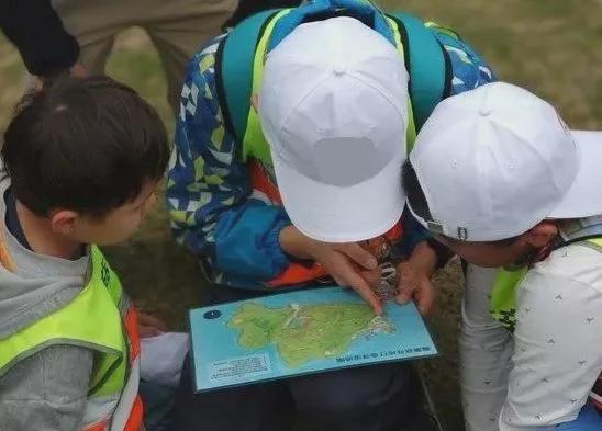 粉日｜去户外定格温馨家庭时光pg电子免费试玩模拟器周五宠(图1)