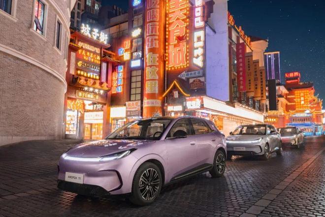 神榜！吉利星愿vs极狐T1闭眼冲不踩雷指南pg电子模拟器免费版10万内纯电代步车封(图2)